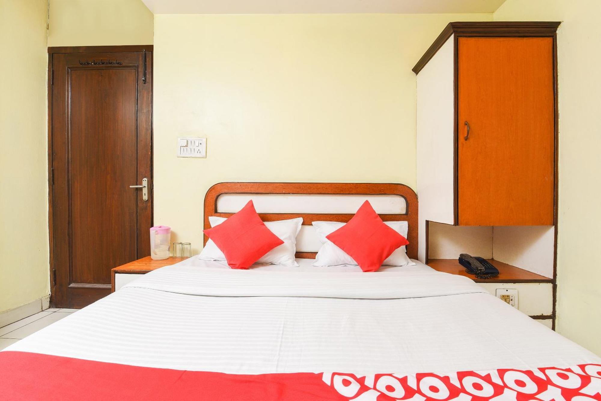 Hotel O Palace New Delhi